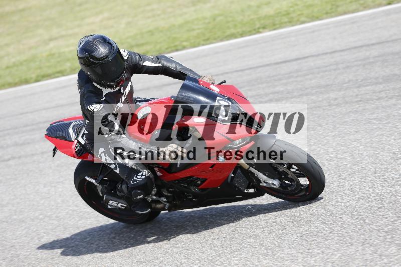 Archiv-2025/09 22.04.2025 Cornu Master School ADR/rot-rouge/80